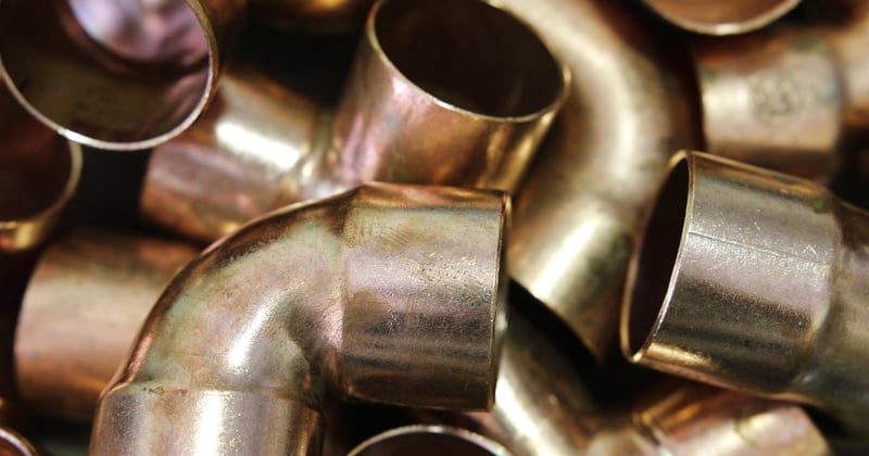 Pourquoi ma plomberie fait-elle un bruit de bélier en fermant un robinet