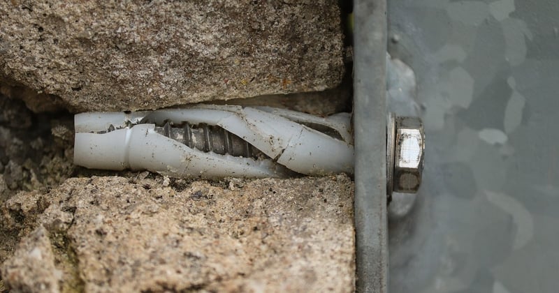 Vis et chevilles : le guide complet pour chaque type de cloison